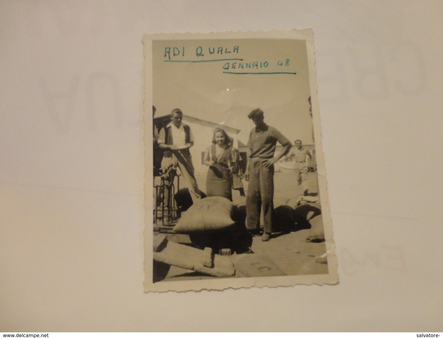 FOTOGRAFIA ADI QUALA (ERITREA) DISTRIBUZIONE CIBI -1948 (PICCOLA FOTO) - Guerra, Militari