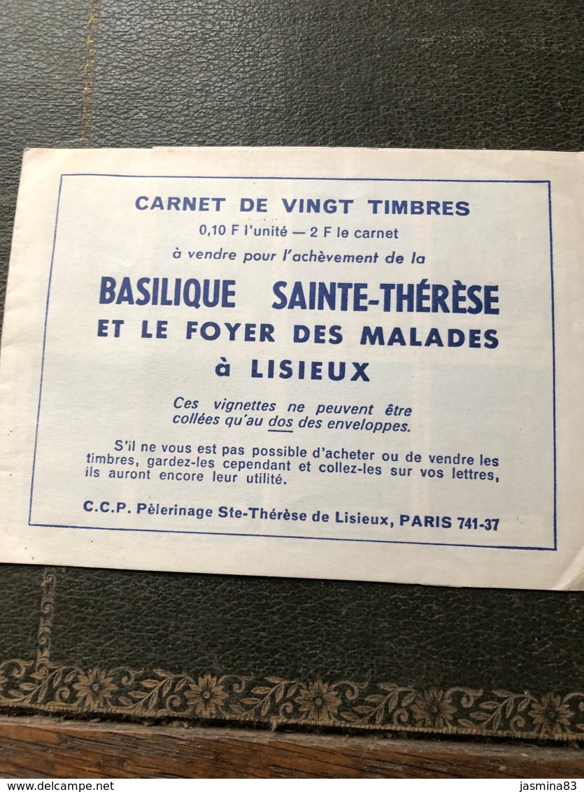 Carnet De Vingt Timbres Basilique Sainte Thérèse Et Le Foyer Des Malades à Lisieux - Religion & Esotérisme