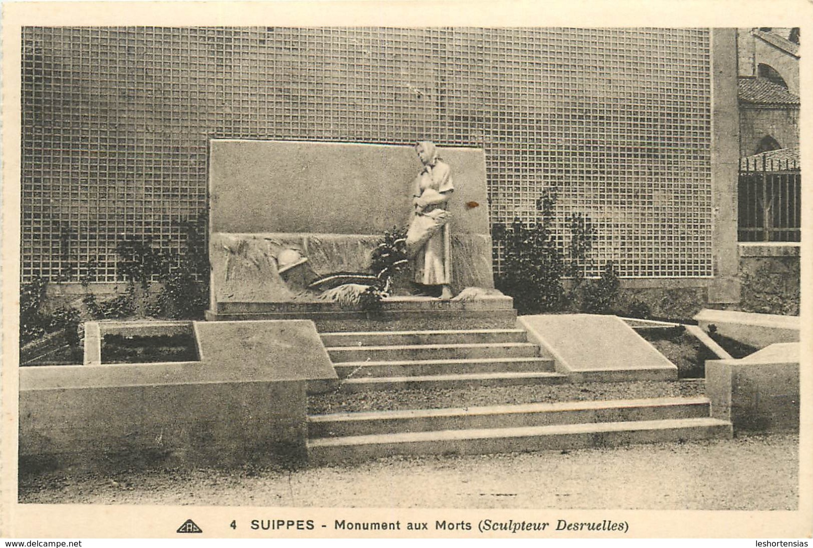 SUIPPES MONUMENT AUX MORTS - Monuments Aux Morts