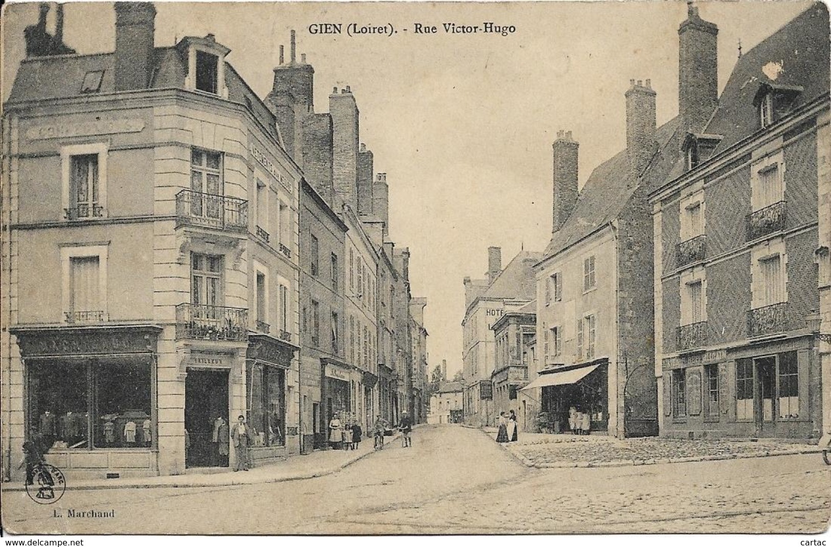 D45 - GIEN - RUE VICTOR HUGO - Tailleur - Hôtel De L'Ecu - Gien