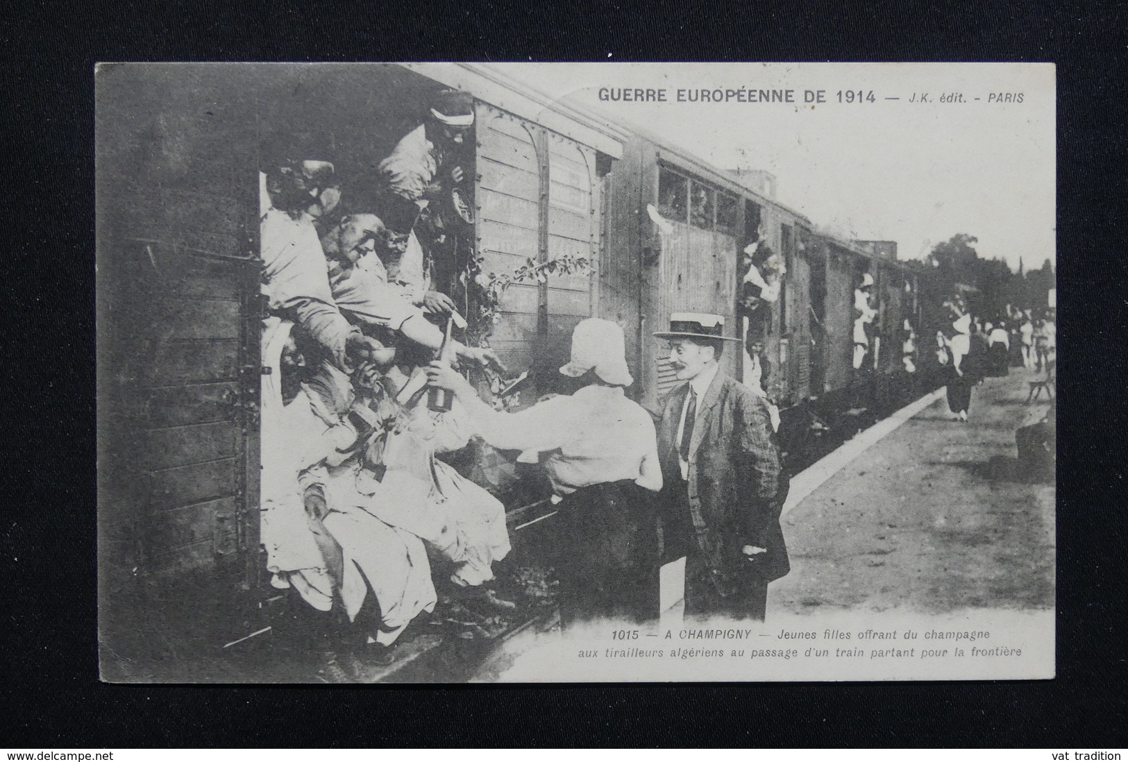 MILITARIA - Carte Postale - A Champigny - Jeunes Filles Offrant Du Champagne Aux Tirailleurs Algériens - 1914 - L 22554 - War 1914-18