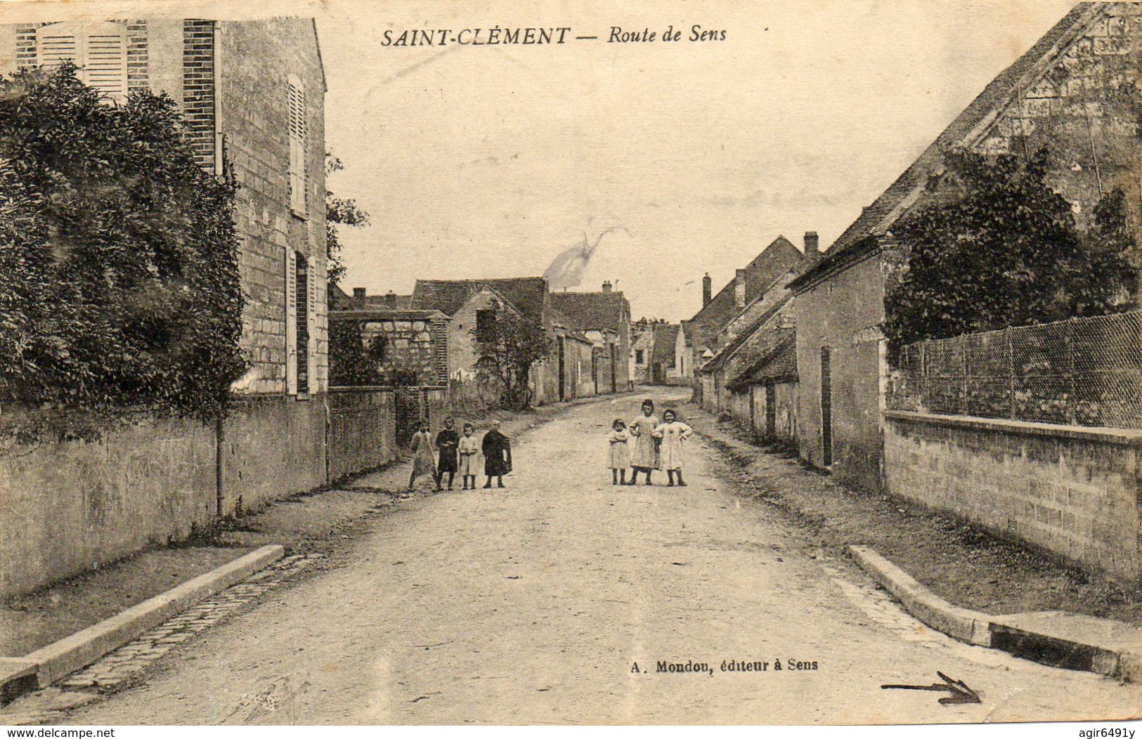 - St CLEMENT (89) - Route De Sens  (vue Peu Courante, Animée)   -18036- - Saint Clement