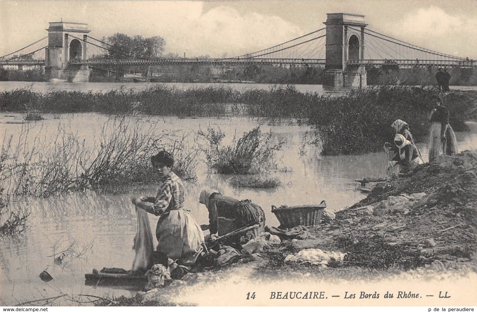 CPA 30 BEAUCAIRE LES BORDS DU RHONE - Beaucaire