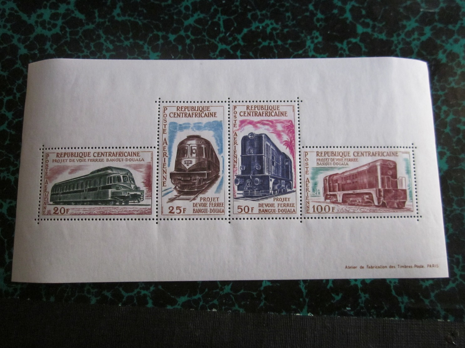 Planche 4 Timbres  République Centre Africaine Projet De Voie Ferrée Bangui Douala - Locomotives - Centrafricaine (République)