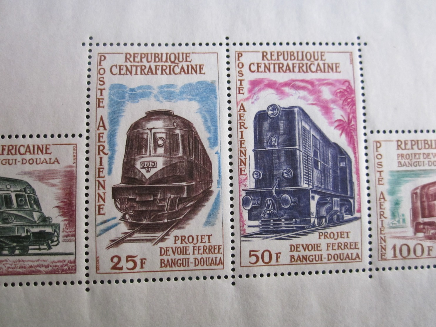 Planche 4 Timbres  République Centre Africaine Projet De Voie Ferrée Bangui Douala - Locomotives - Zentralafrik. Republik