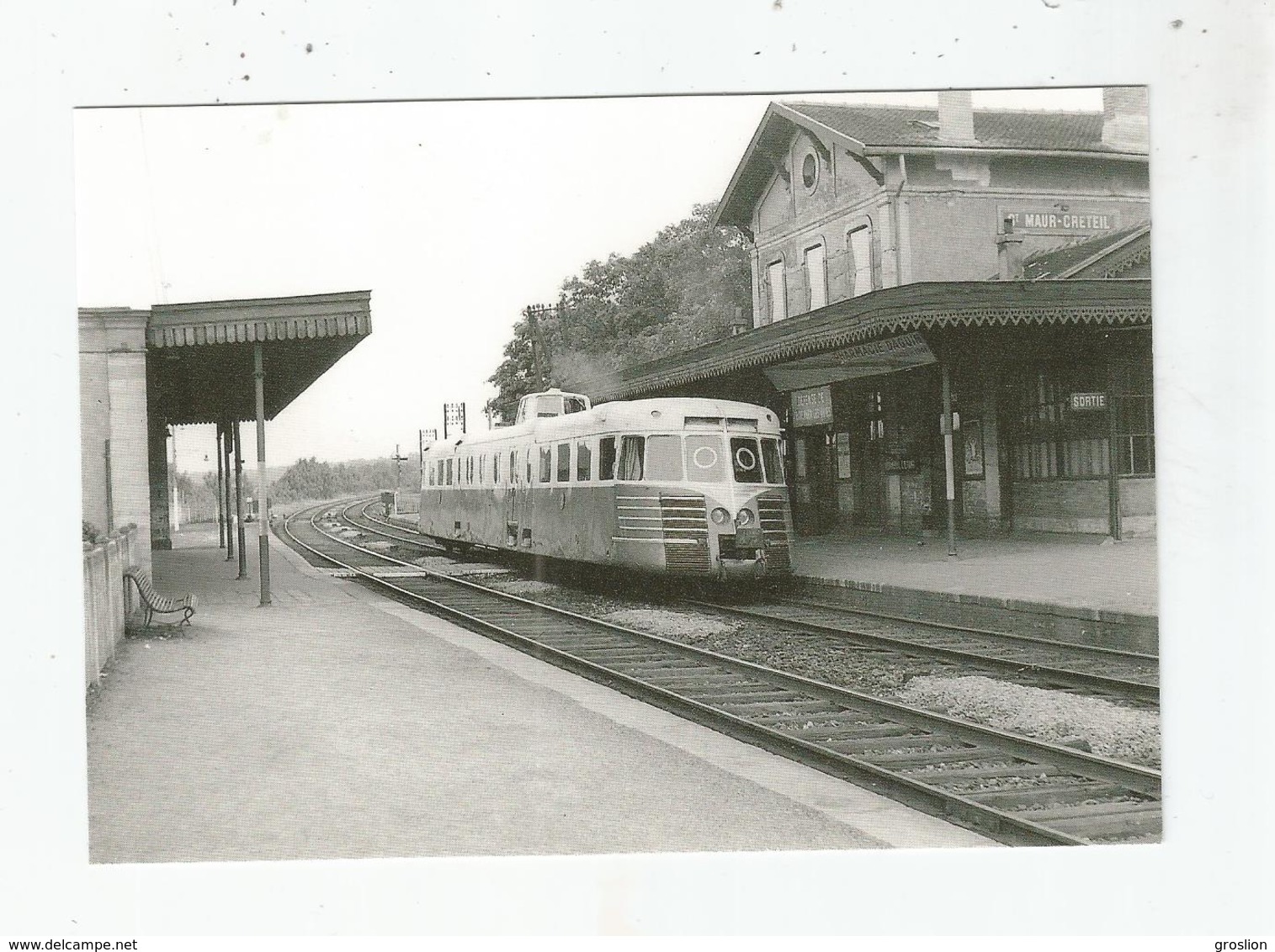 SAINT MAUR DES FOSSES '(SEINE) LIGNE DE VINCENNES AUTORAIL RENAULT AEK EN GARE DE ST MAUR-CRETEIL 9 /6/ 1957 - Saint Maur Des Fosses