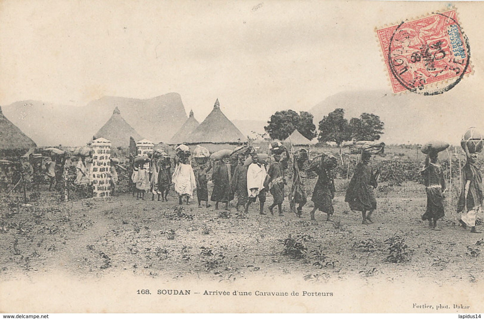 A M 484  /  C P A     SOUDAN - ARRIVEE D'UNE CARAVANE DE PORTEURS - Soudan