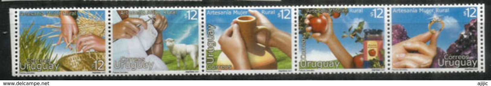 URUGUAY. Artesania Mujer Rural (Traveaux Des Femmes Dans La Ruralité) Bande De 5 Timbres Neufs ** Se-tenant.Côte 15 Euro - Uruguay