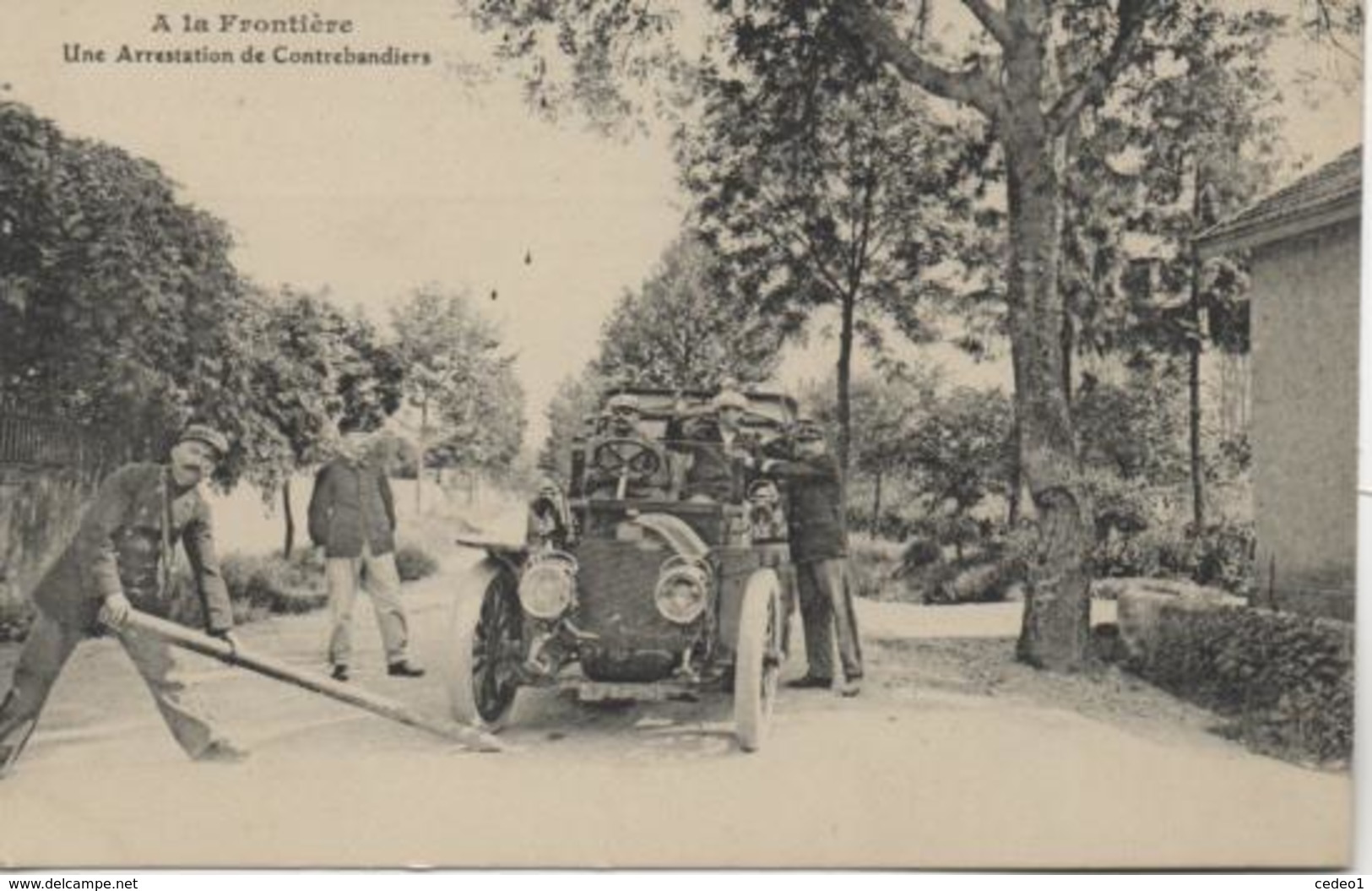 A LA FRONTIERE  UNE ARRESTATION DE CONTREBANDIERS - Douane