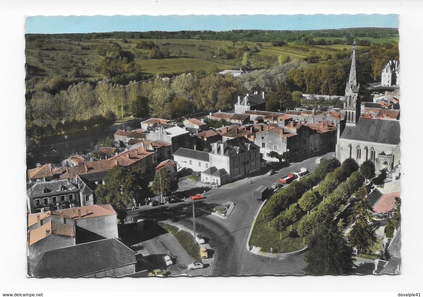 79   SAINT  LOUP  Sur  THOUET   VUE AERIENNE    BON ETAT    2 SCANS - Autres & Non Classés