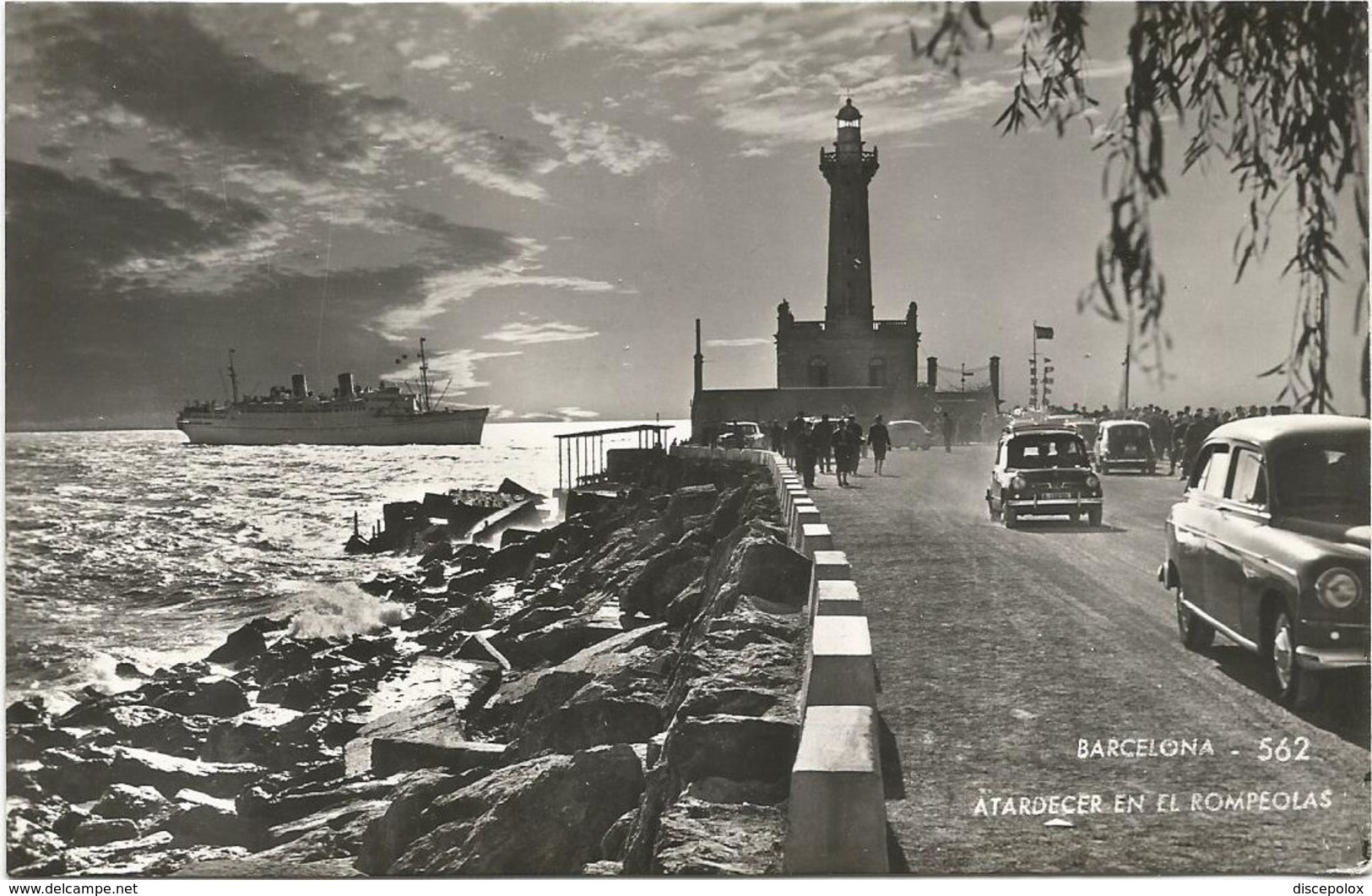 W1088 Barcelona - Atardacer En El Rompeolas - Navi Ships Bateaux - Auto Cars Voitures / Viaggiata 1961 - Barcelona