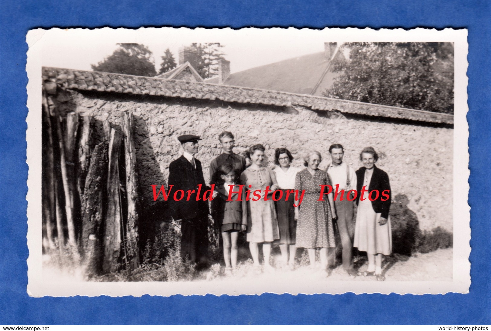 Photo Ancienne Snapshot - BOURSAULT ( Marne ) - Portrait D'une Famille à Identifier - 1942 - Homme Femme Enfat - Lieux