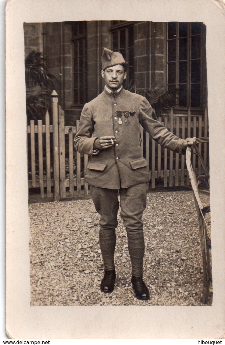 CPA, Photo Carte Militaire Avec Ses Médailles; Henri Guinard 1918, à Mon Inséparable Camarade Vintzel, Ami De Souffrance - Personajes