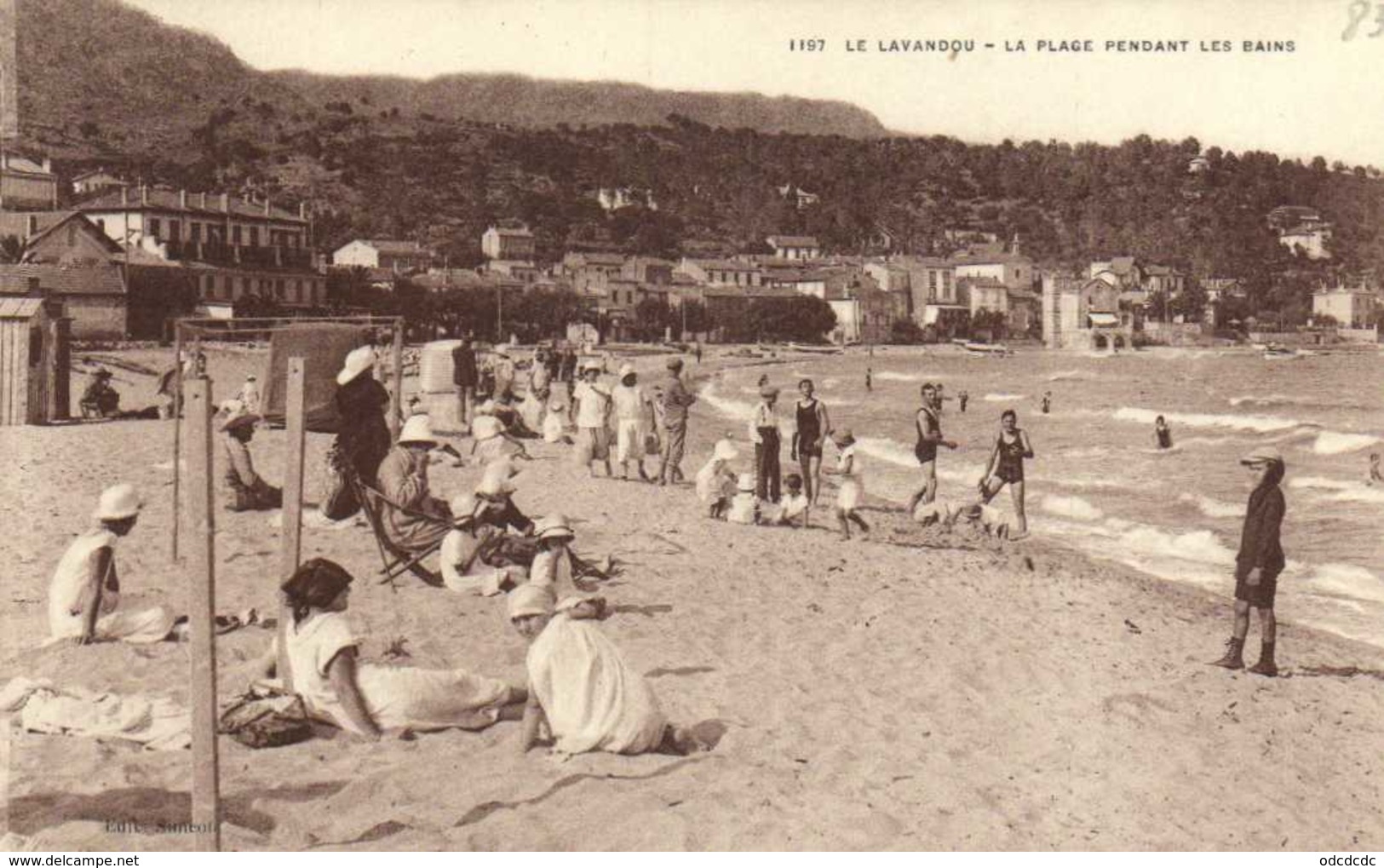 LE LAVANDOU La Plage Pendant Les Bains  RV - Le Lavandou