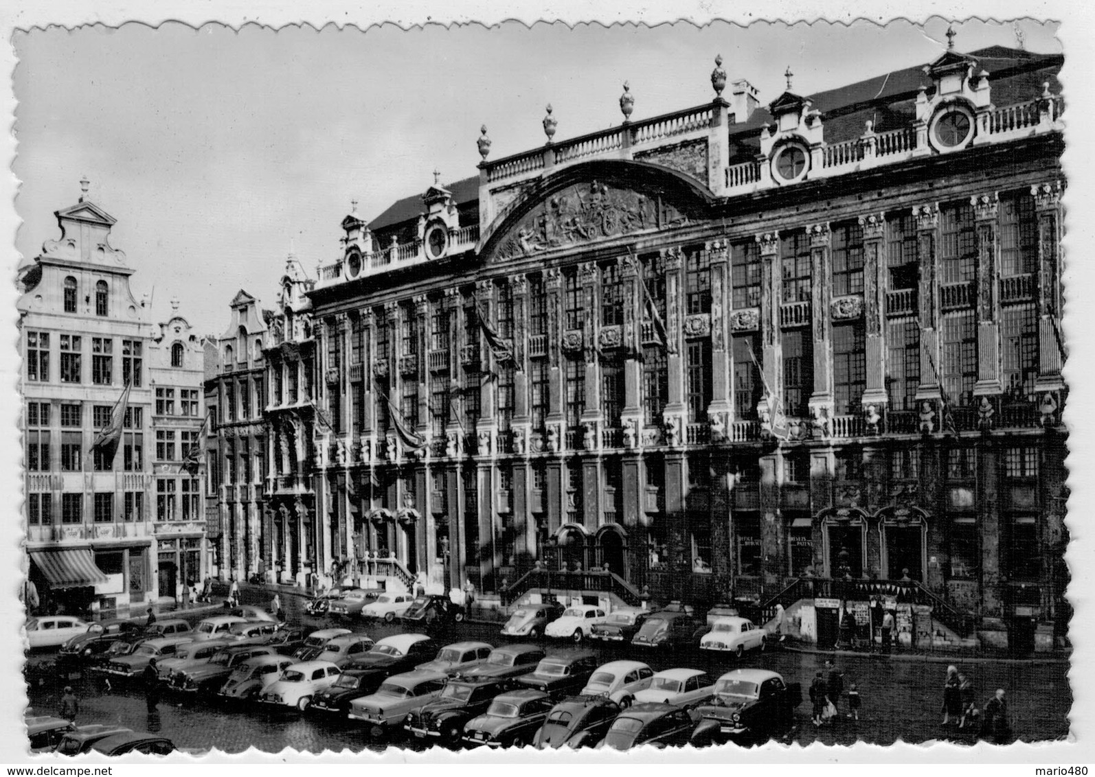 BRUXELLES   UN  COIN  DE  LA  GRAND  PLACE            (VIAGGIATA) - Piazze