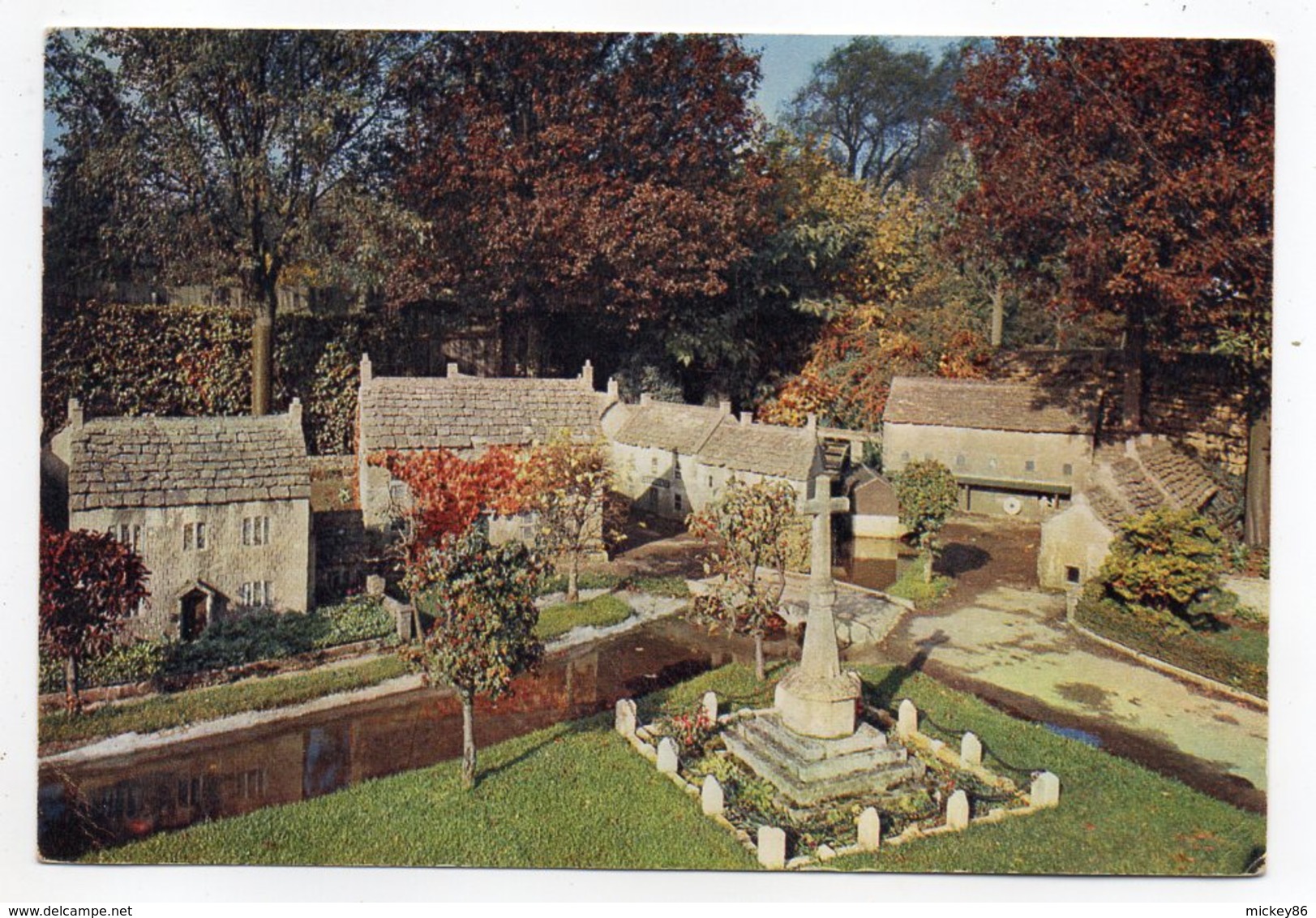 U-K --BOURTON ON THE WATER --The Memorial And The Mill - Autres & Non Classés