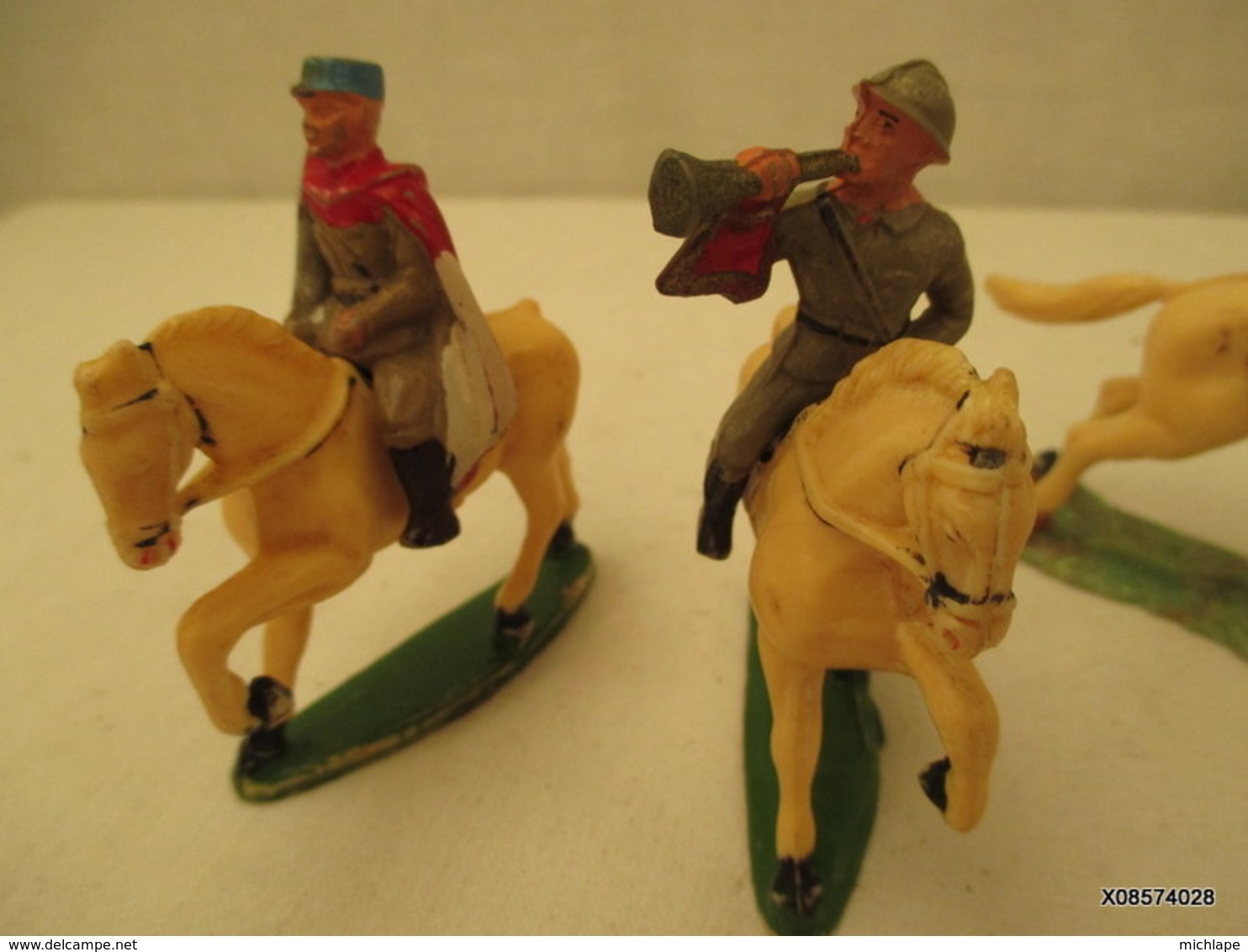 2 Cavaliers Starlux Plus Un Cavaliers Sans Monture Et Un Cheval - Toy Memorabilia