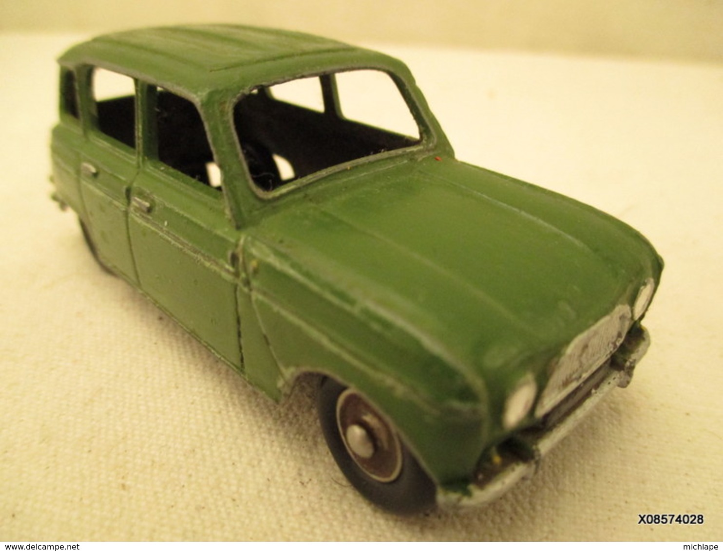 Voiture  Miniature 1/43 Em  DINKY JUNIOR - Renault Peinture  Verte - Jouets Anciens