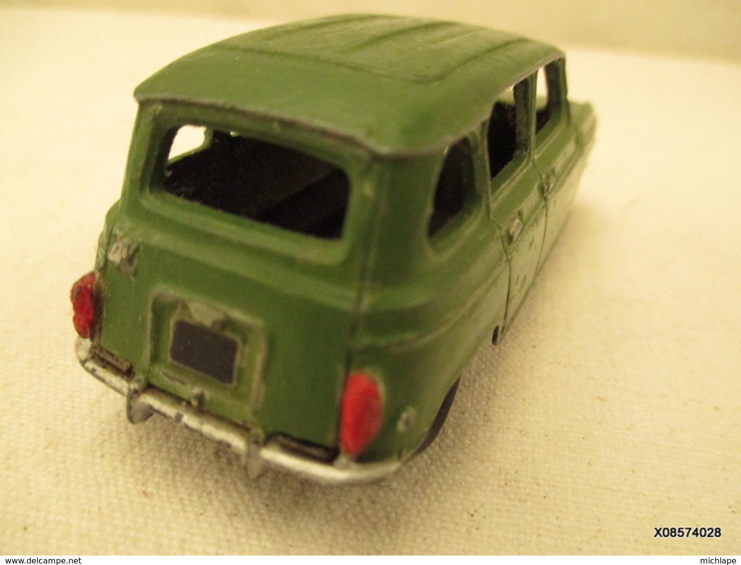 Voiture  Miniature 1/43 Em  DINKY JUNIOR - Renault Peinture  Verte - Jouets Anciens