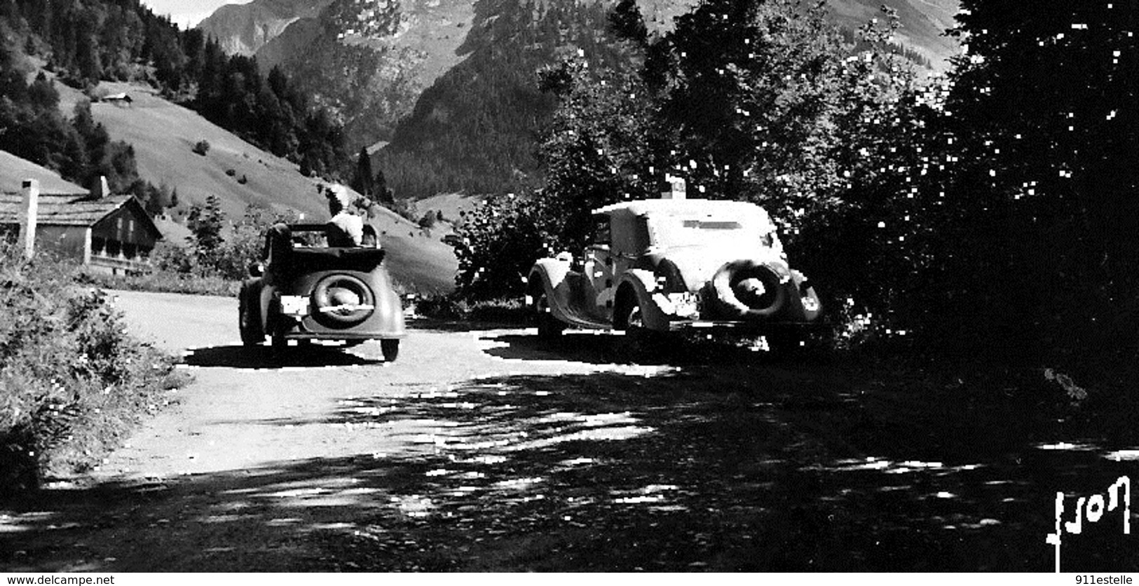 74 LA CLUSAZ - Route Du Col Des ARAVIS ( Voitures FIAT TOPOLINO , ) - La Clusaz