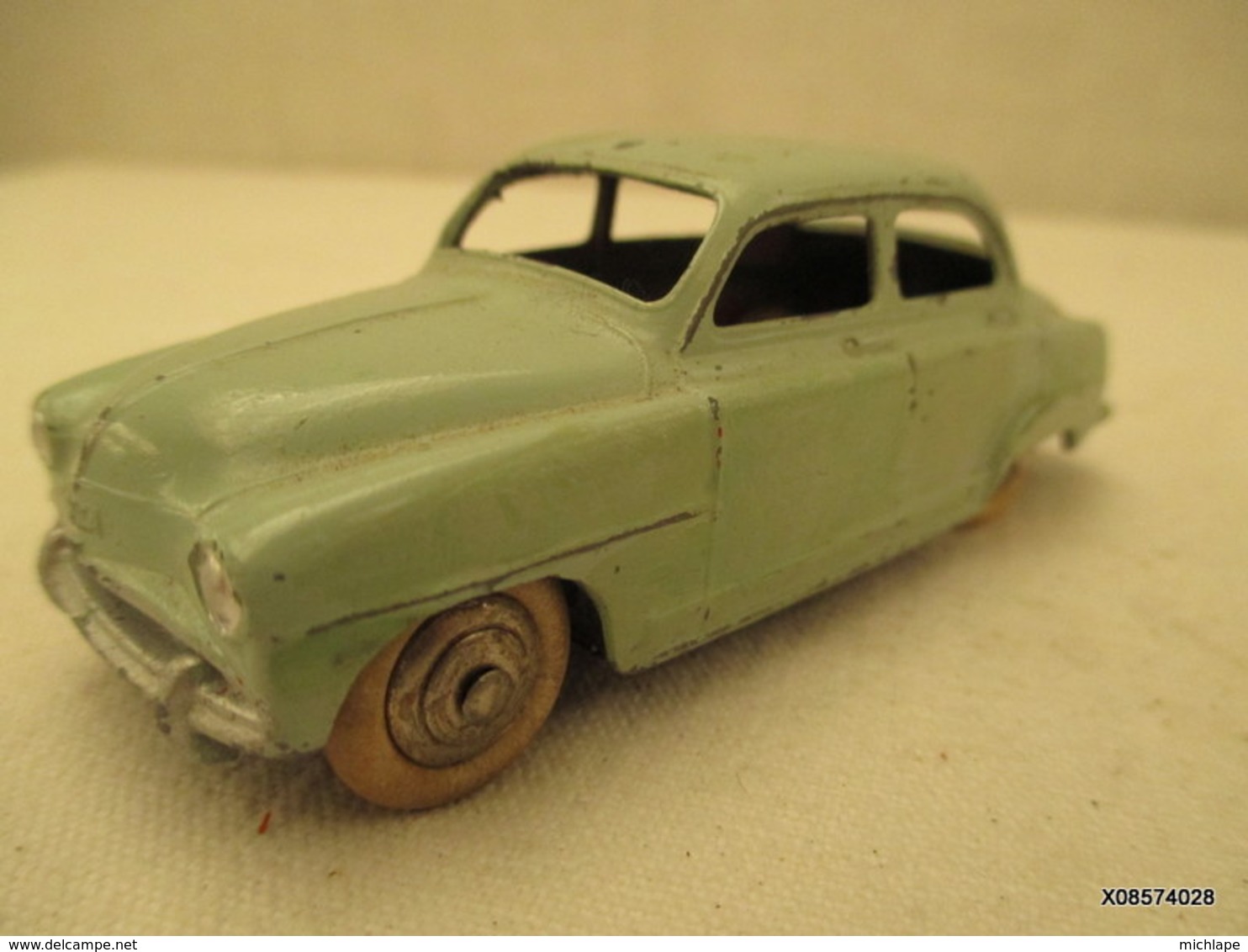 Voiture  Miniature 1/43 Em  DINKY TOYS - SIMCA - ARONDE Peinture  Bleu Ciel - Jouets Anciens