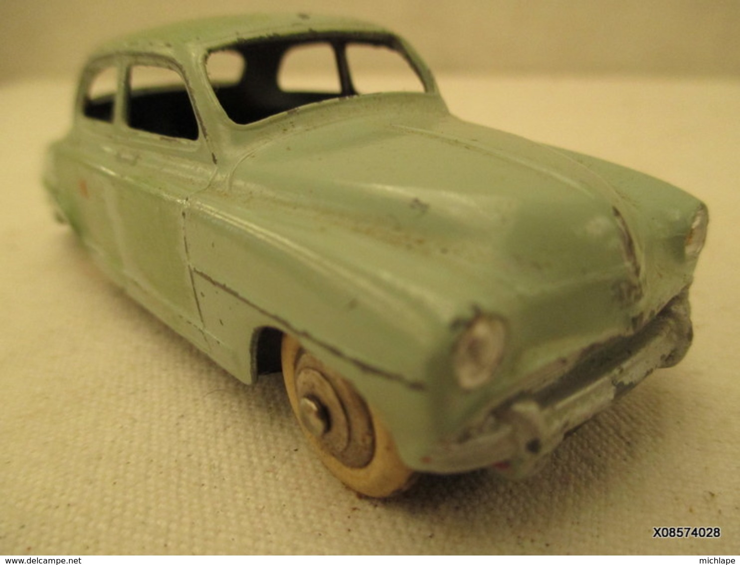 Voiture  Miniature 1/43 Em  DINKY TOYS - SIMCA - ARONDE Peinture  Bleu Ciel - Jouets Anciens