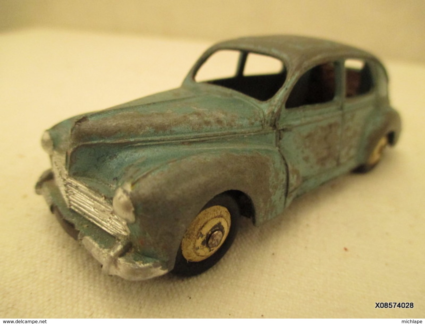 Voiture  Miniature 1/43 Em  DINKY TOYS - PEUGEOT 203 Peinture  Bleu Ciel - Jouets Anciens