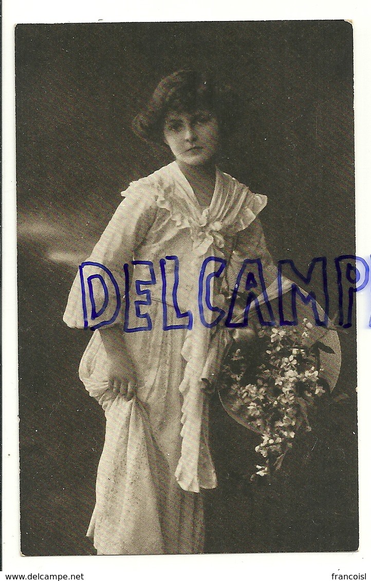 Photographie. Petite Fille Et Panier De Fleurs. Bromita - Portraits