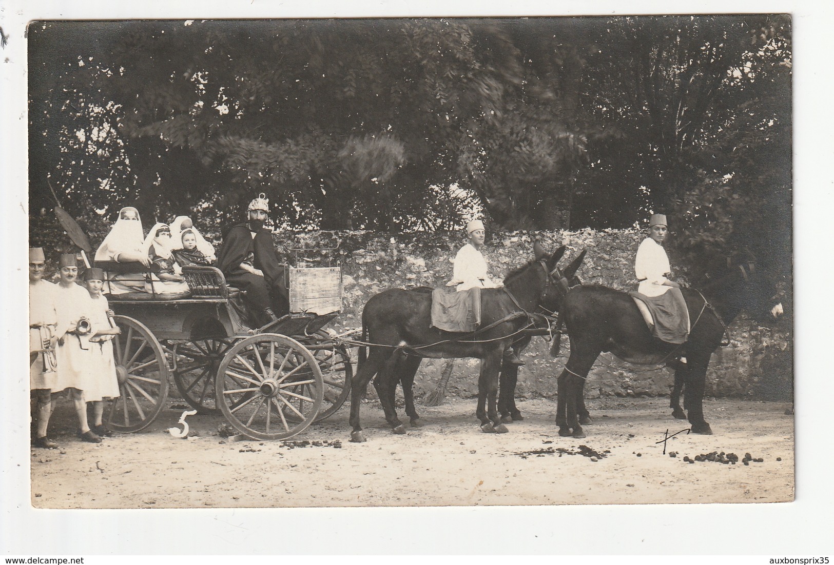 CARTE PHOTO - NEUVY LE ROI - SOUVENIR DE LA GRANDE KERMESSE - 16 SEPTEMBRE 1928 - 37 - Neuvy-le-Roi