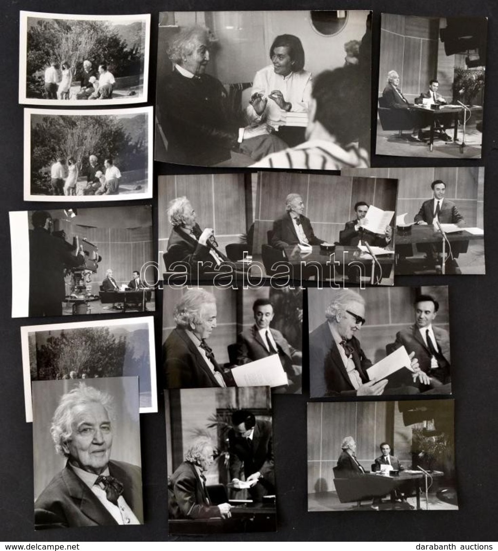 Cca 1965 Robert Graves (1895-1985) író és Devecseri Gábor (1917-1971) Költő Fotói, 14 Db, 13x18 Cm és 7x11 Cm Közötti Mé - Other & Unclassified