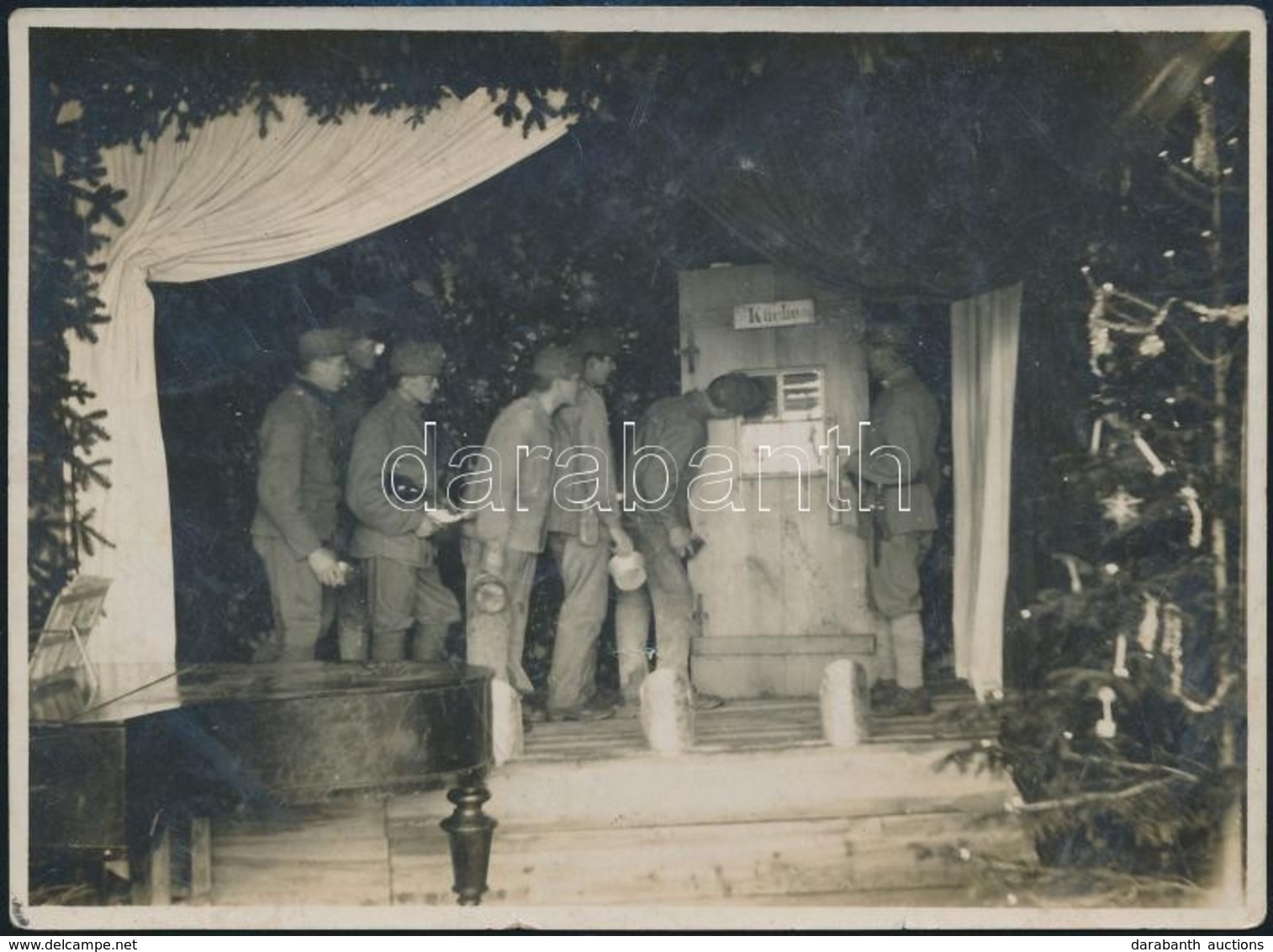 Cca 1916 Sorban állás A Konyha Előtt, Katonai Színjátszók Karácsonyi Előadása A Fronton, 8×11 Cm - Sonstige & Ohne Zuordnung