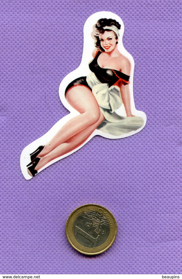 3 AUTOCOLLANT  STICKER PIN UP GIRL    S129 - Stickers