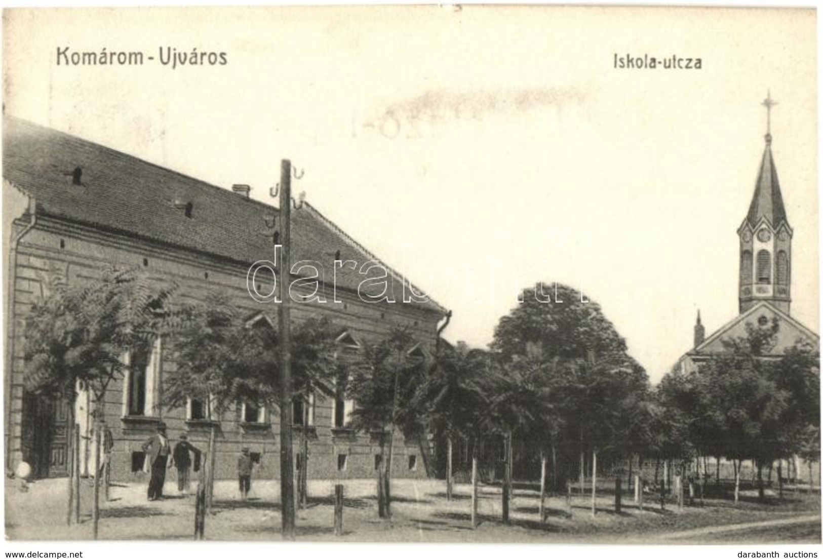 T2 Komárom, Komárnó; Újváros, Iskola Utca, Templom / Street View With Church - Non Classificati