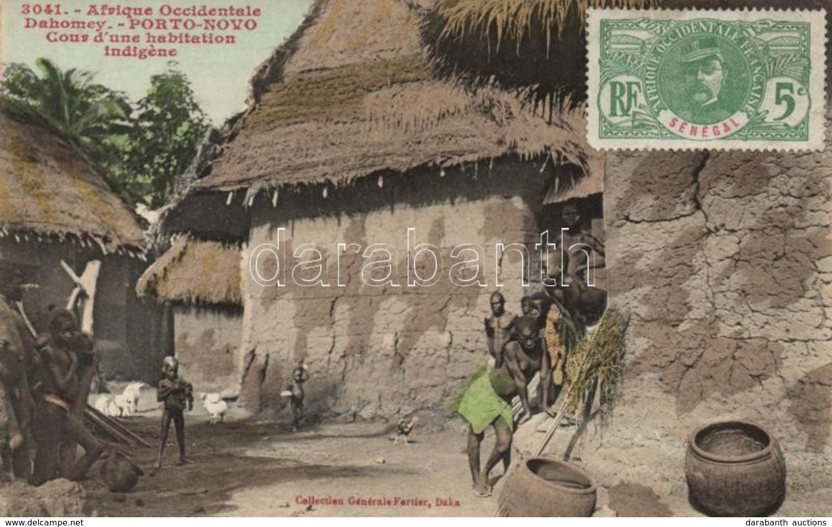 T2 Porto-Novo, Cour D'une Habitation Indigene / Indigenous Village. TCV Card - Zonder Classificatie