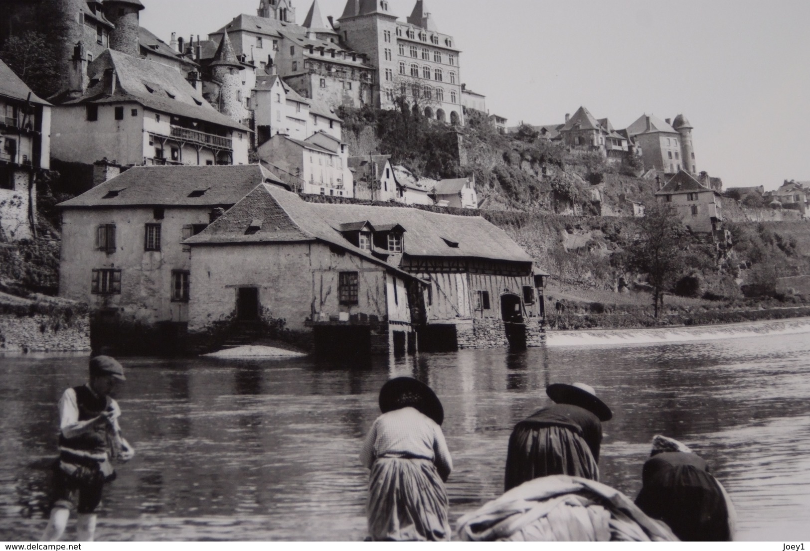 Photo Uzerche Les Laveuses Au Bord De La Vézère 1890,tirage Argentique Format 24/30 - Places