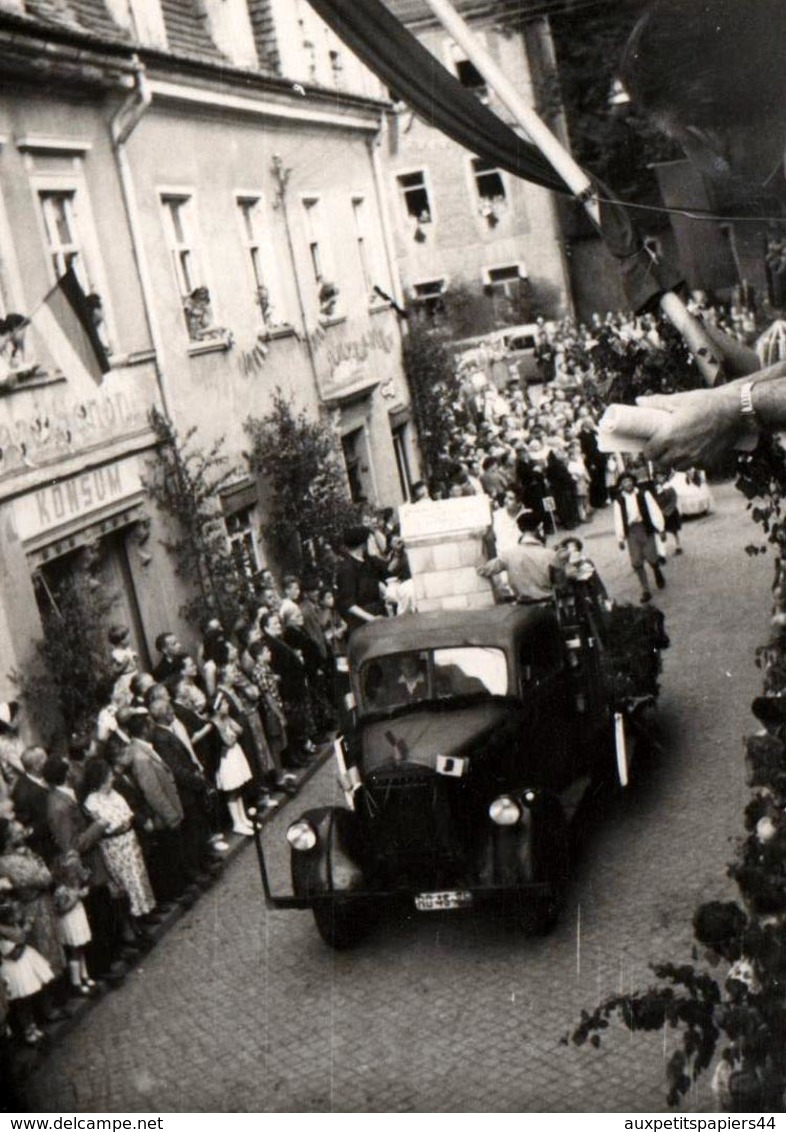 Photo Originale Défilé, Cavalcade De Düren En 1958 - Heimatfest  - RDA - Foule Et Défilé De Camionnette - Cars