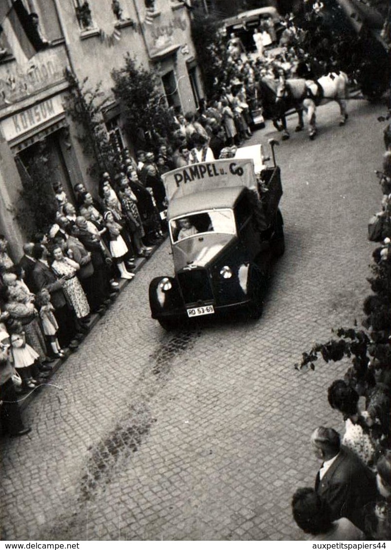 Photo Originale Défilé, Cavalcade De Düren En 1958 - Heimatfest  - RDA - Foule Et Défilé De Camionnette Pampel & Co. - Cars