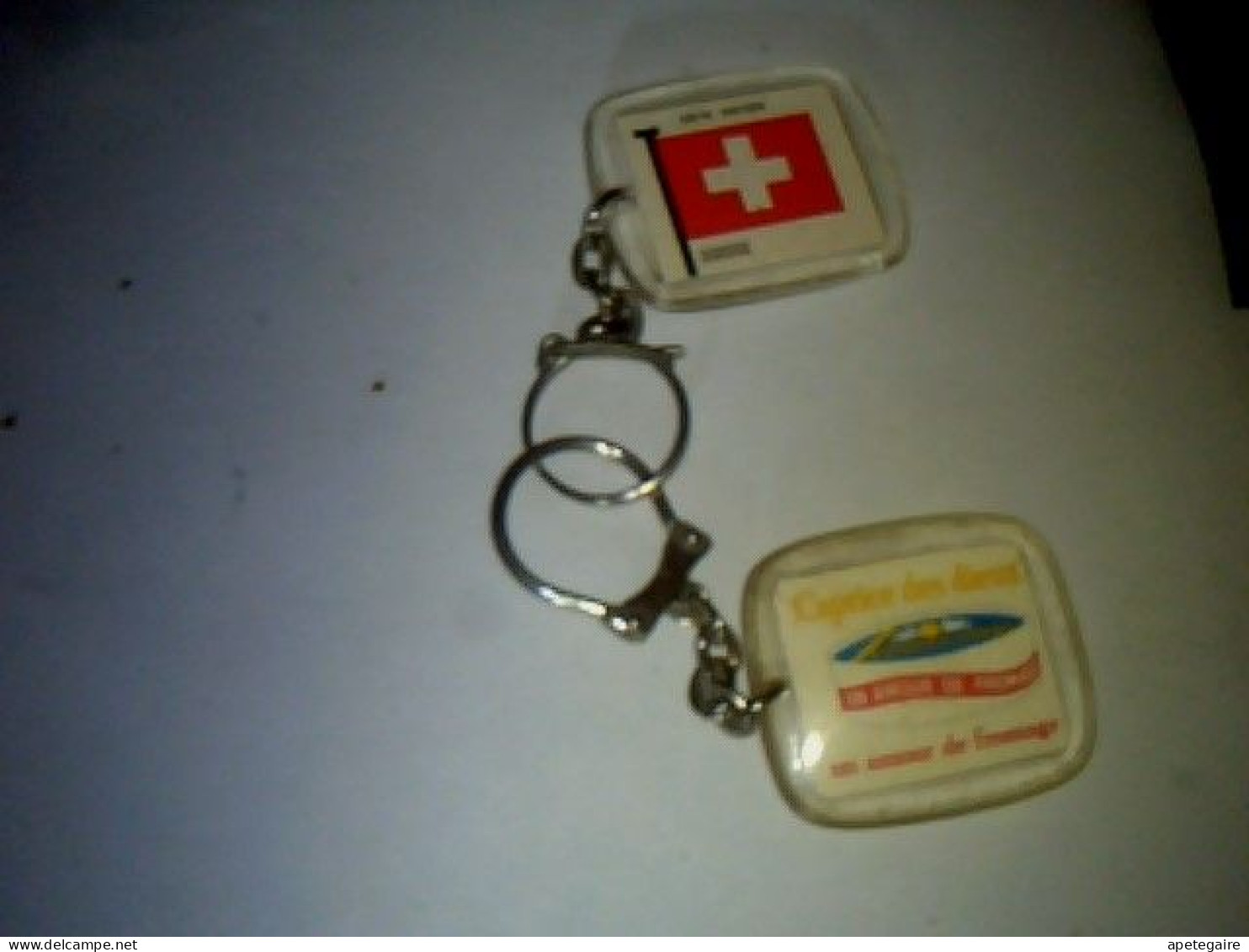 Porte Clefs Ancien  Publicitaire X 2 Fromage Caprice Des Dieux Theme Pays D' Europe La Suisse & L'Italie - Porte-clefs