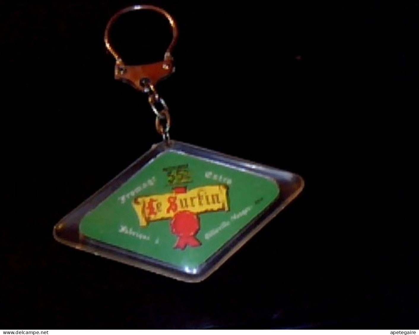 Olleville  Porte Clefs Ancien  Publicitaire Fromage Le Surfin - Porte-clefs