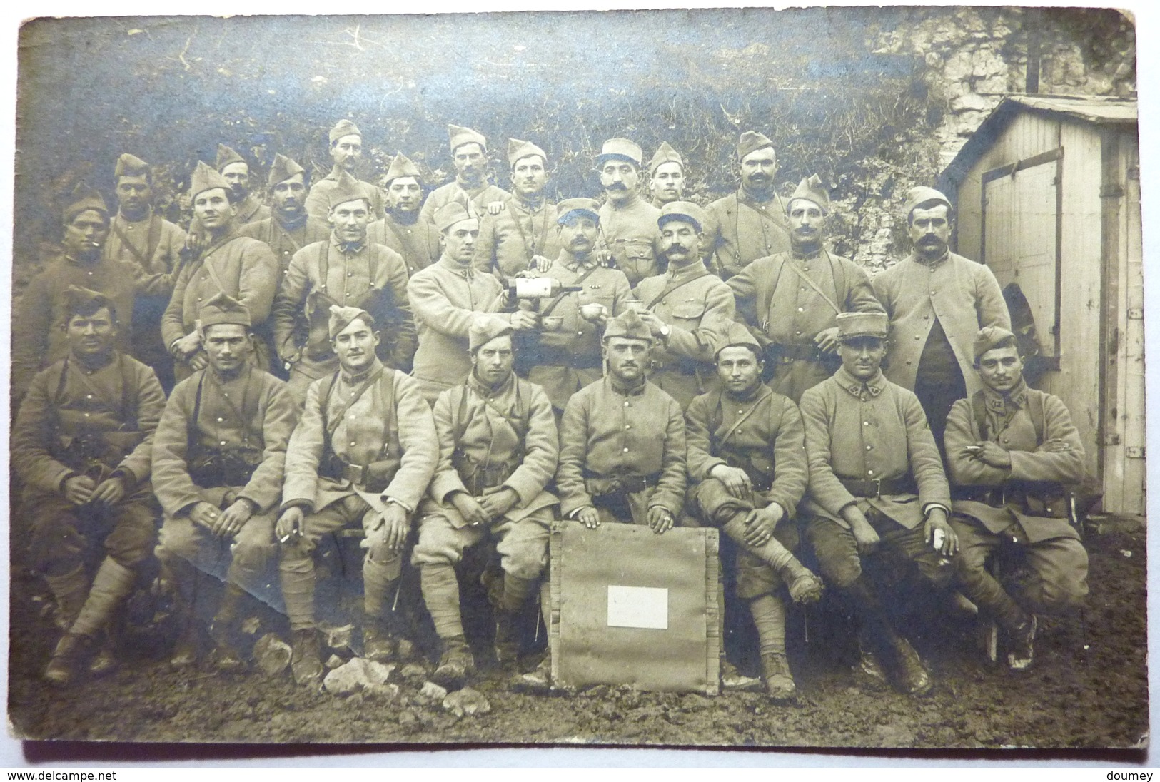 CARTE PHOTO - GROUPE DE SOLDATS POSANT - Régiments