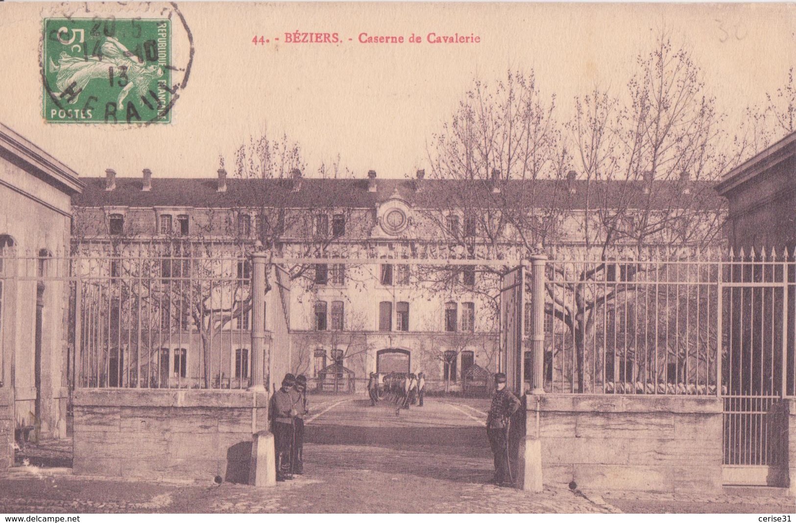 CPA .  44. BEZIERS  - Caserne De Cavalerie - Beziers