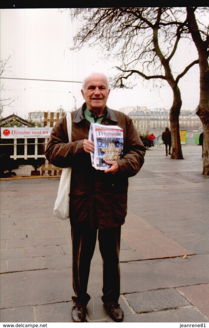 LOT053......20 CPSM VENDEURS Sur Les MARCHES ...PHOTOS P TOUCHARD - 5 - 99 Cartes