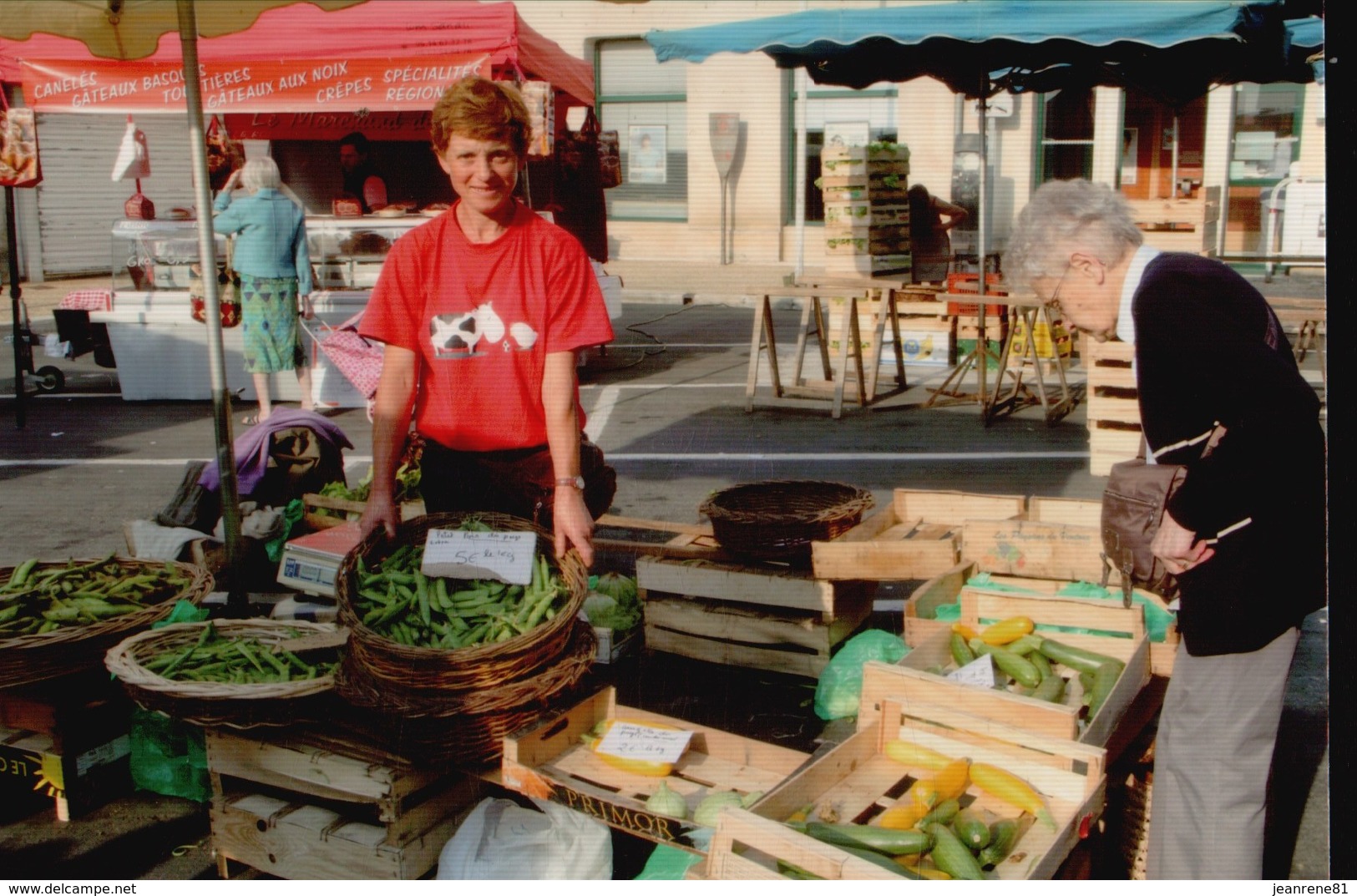 LOT053......20 CPSM VENDEURS Sur Les MARCHES ...PHOTOS P TOUCHARD - 5 - 99 Cartes