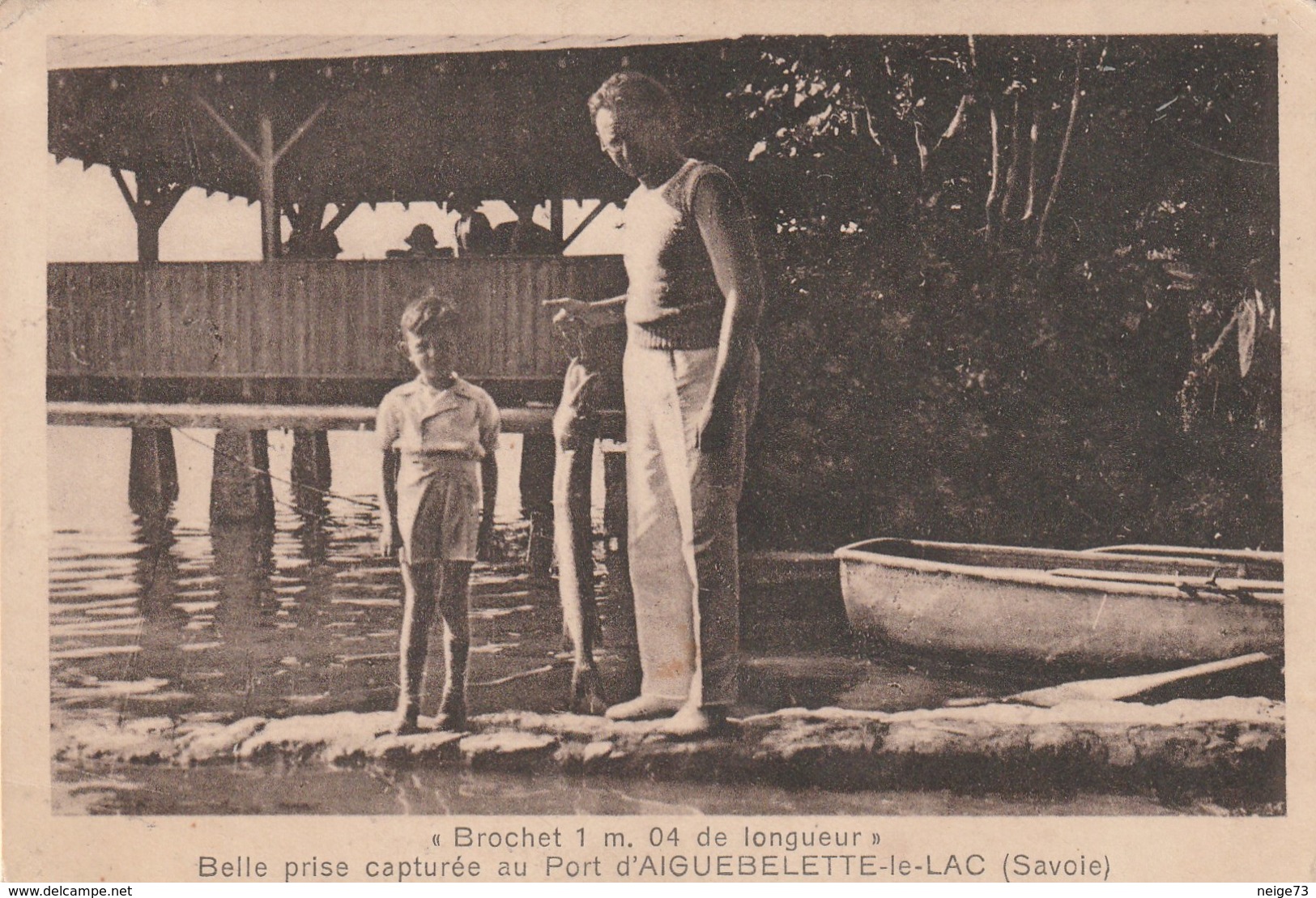 Cpa Intéressante De Savoie - Brochet 1m.04 De Longueur - Belle Prise Capturée Au Port D'Aiguebelette - Cliché Moureton - Autres & Non Classés