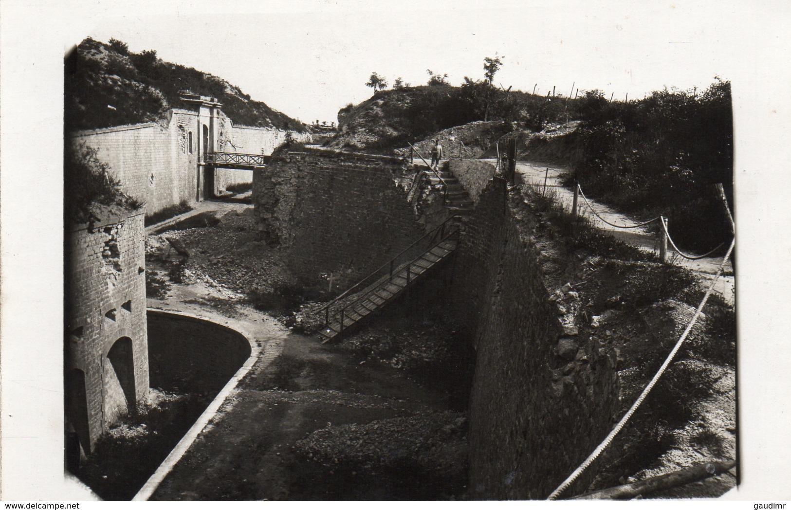 CARTE PHOTO ALLEMANDE - FOSSE DE DÉFENSE AU FORT DU CAMP DES ROMAINS PRES SAINT MIHIEL - MEUSE GUERRE 1914 1918 - 1914-18