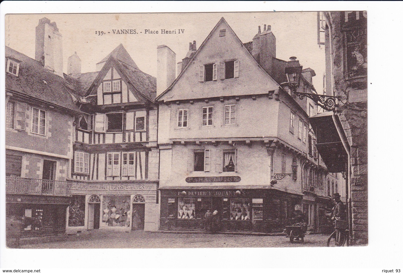 139 - VANNES - Place Henry IV - Vannes