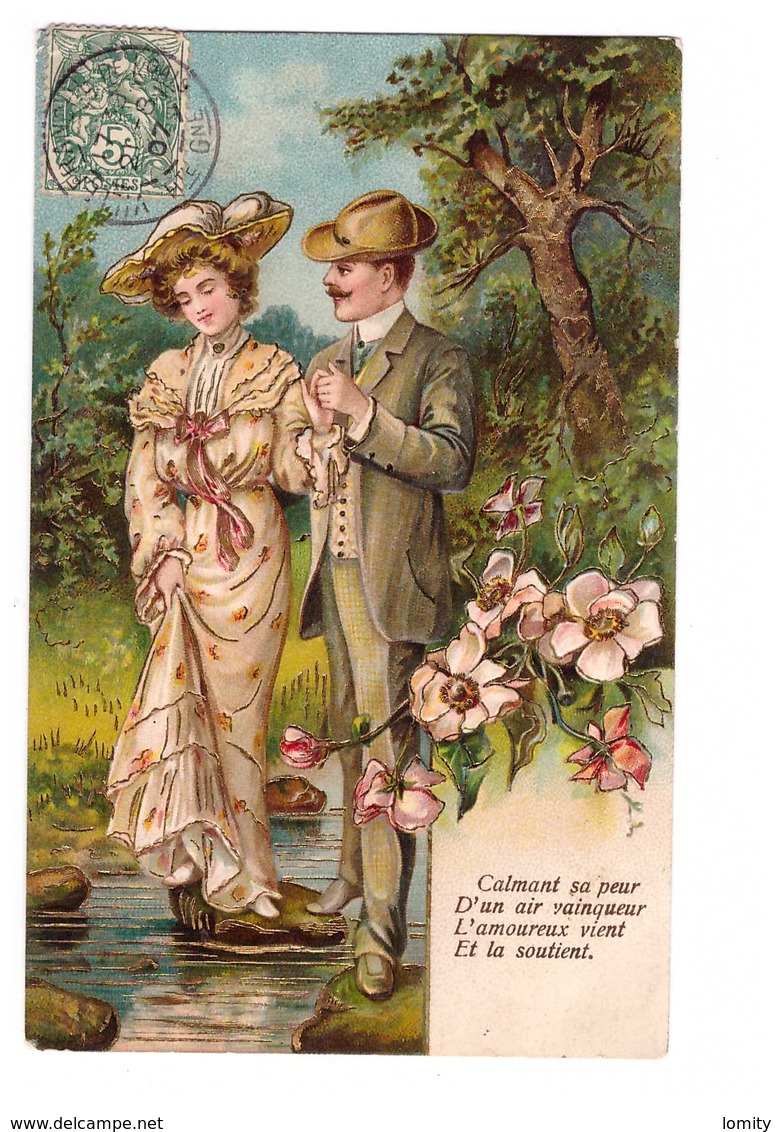 Carte Gaufrée Cpa Fantaisie Relief Couple Calmant Sa Peur L' Amoureux La Soutient Cachet 1907 Courtisan - Autres & Non Classés