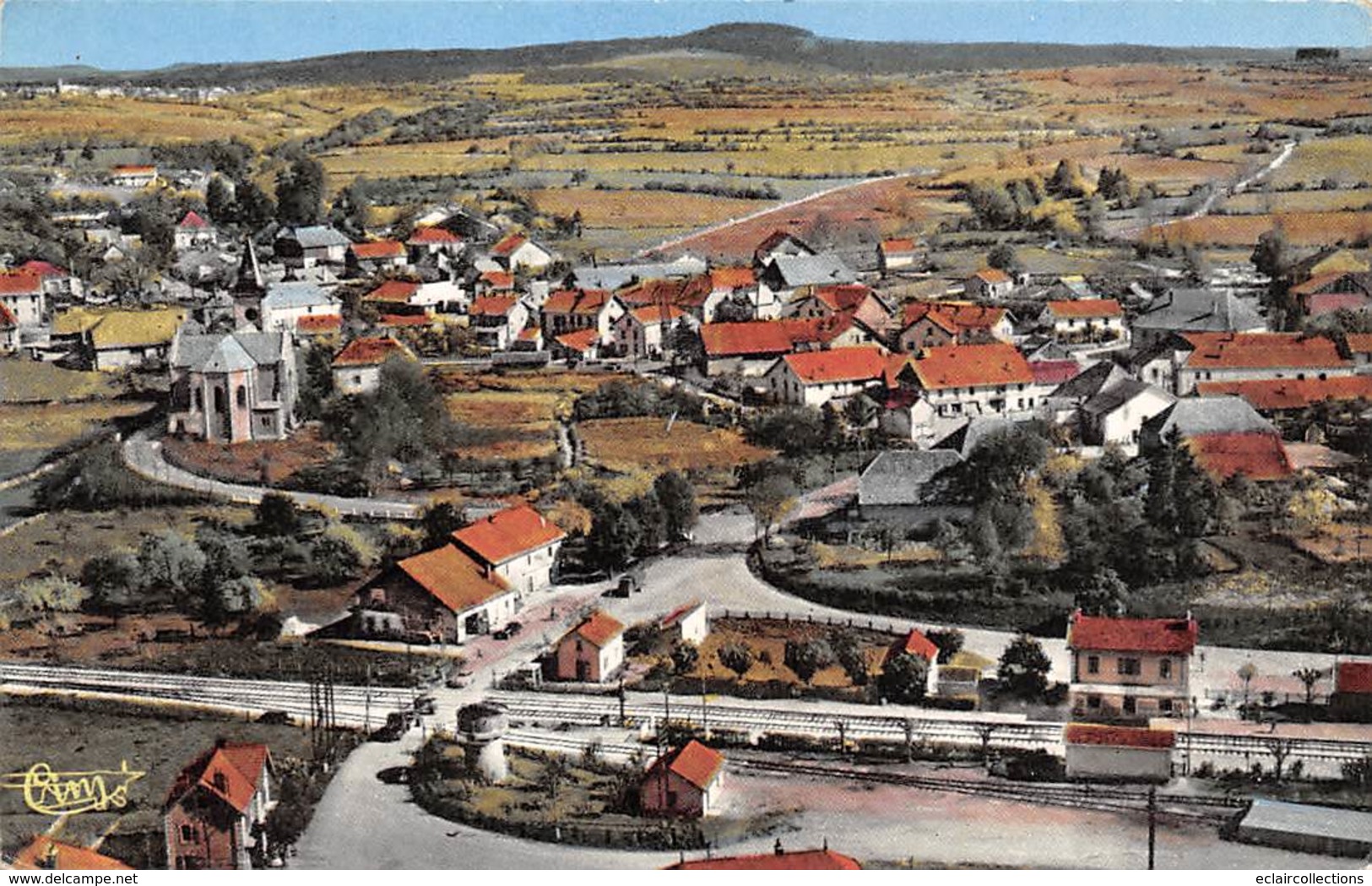 Le Valadhon        25       Vue Panoramique Dont La Gare    Années 1950      (Voir Scan) - Autres & Non Classés