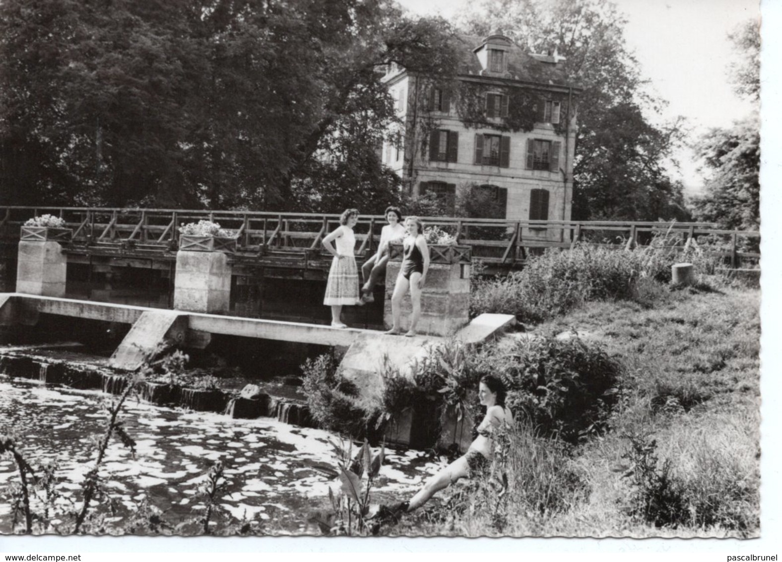 FOURGES - LE BARRAGE DU MOULIN - Fourges