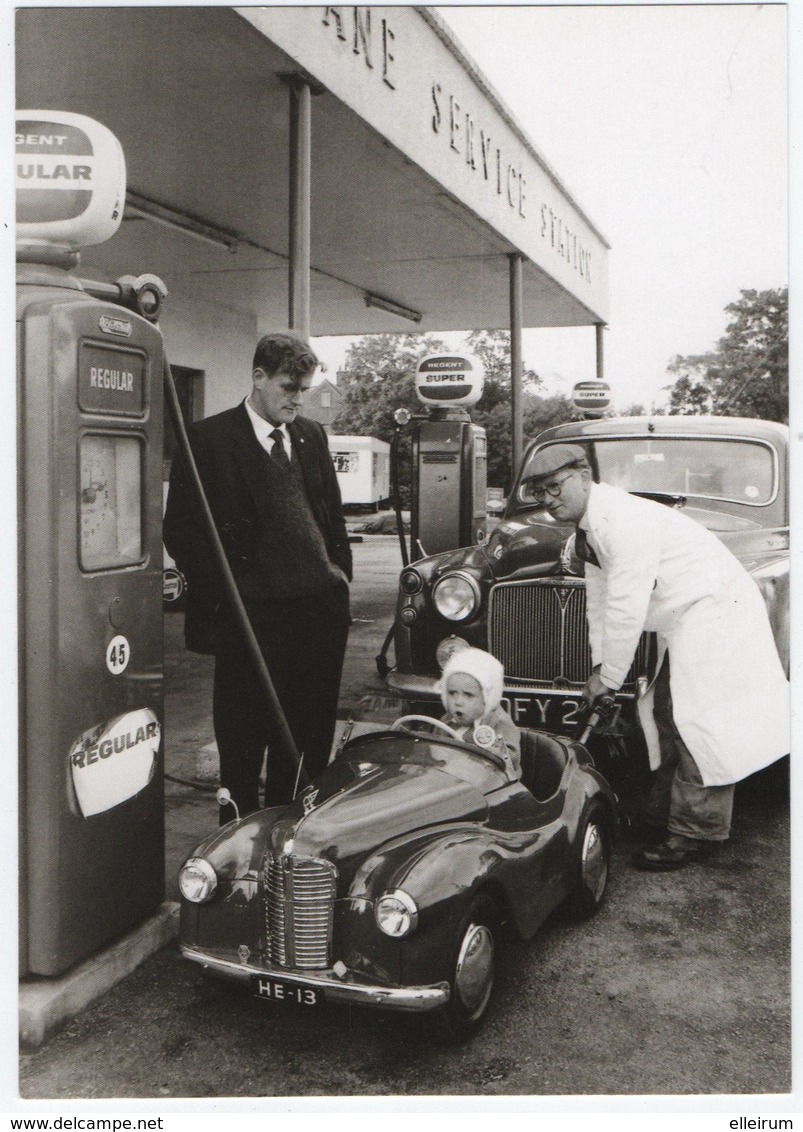 PHOTO. VOITURE Pour ENFANT " AUSTIN J40 " + ROVER. STATION SERVICE. - Autres & Non Classés